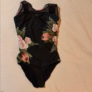 NWOT Medium Albion Maria suit in Carolina